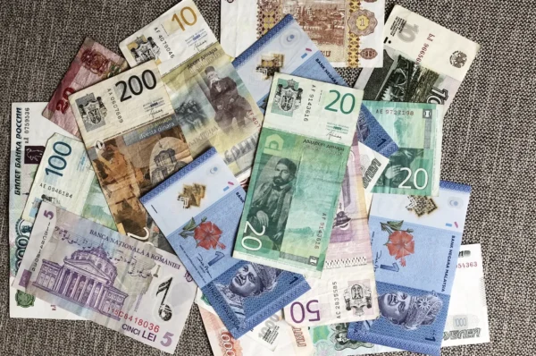The Ultimate Guide to Collecting World Banknotes