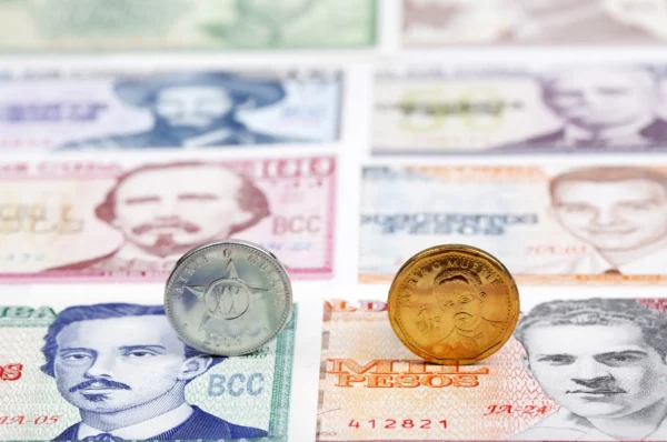 Cuba puts new 500 & 1000 peso notes into tills: same design, new signatures & printers