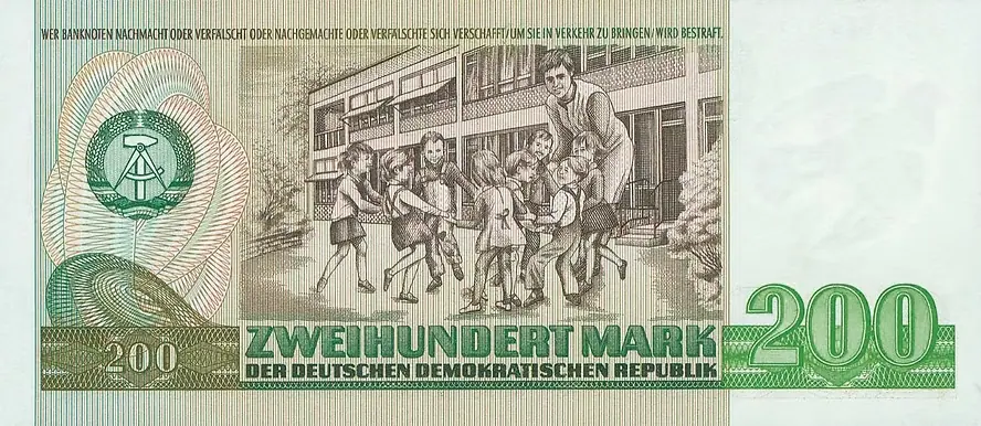 Fig. 1.2: Staatsbank der DDR, 1985, 200 Mark, reverse side — one of the rare DDR banknotes never widely circulated.